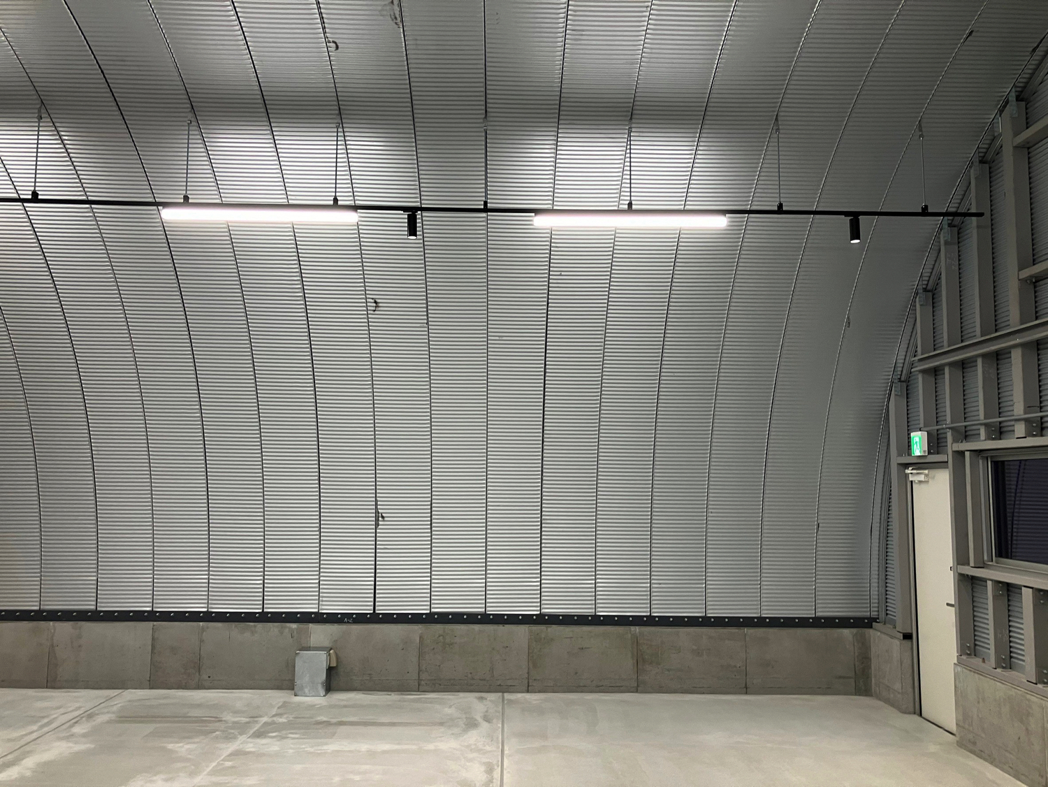 スチールアーチ無柱空間｜短工期・低コストでつくる倉庫 イメージ8