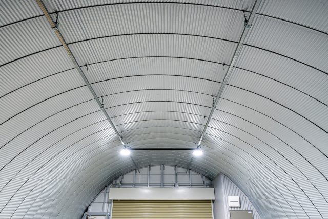 柱のないスチールアーチ倉庫｜低コストで実現する自由な大空間 イメージ6