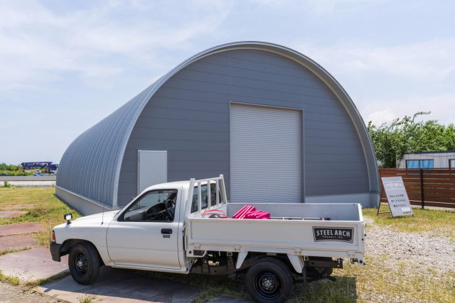 貸倉庫建築ならスチールアーチ｜三重県伊勢市・間口10m×奥行20mの無柱空間施工事例 イメージ5
