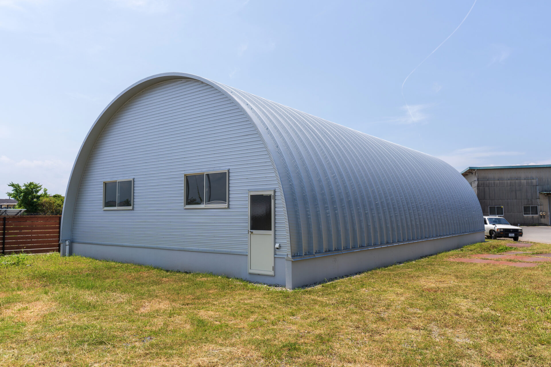 貸倉庫建築ならスチールアーチ｜三重県伊勢市・間口10m×奥行20mの無柱空間施工事例 イメージ8