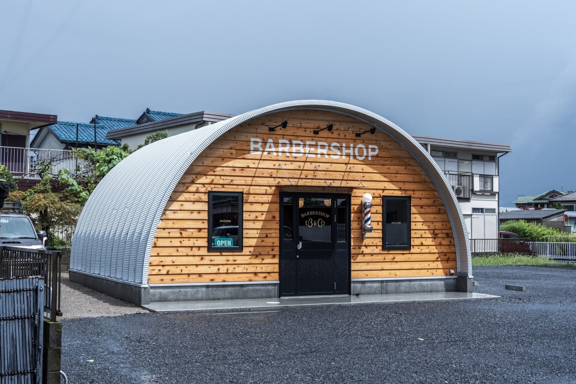倉庫だけじゃないスチールアーチ｜木と鉄を融合した店舗 イメージ4