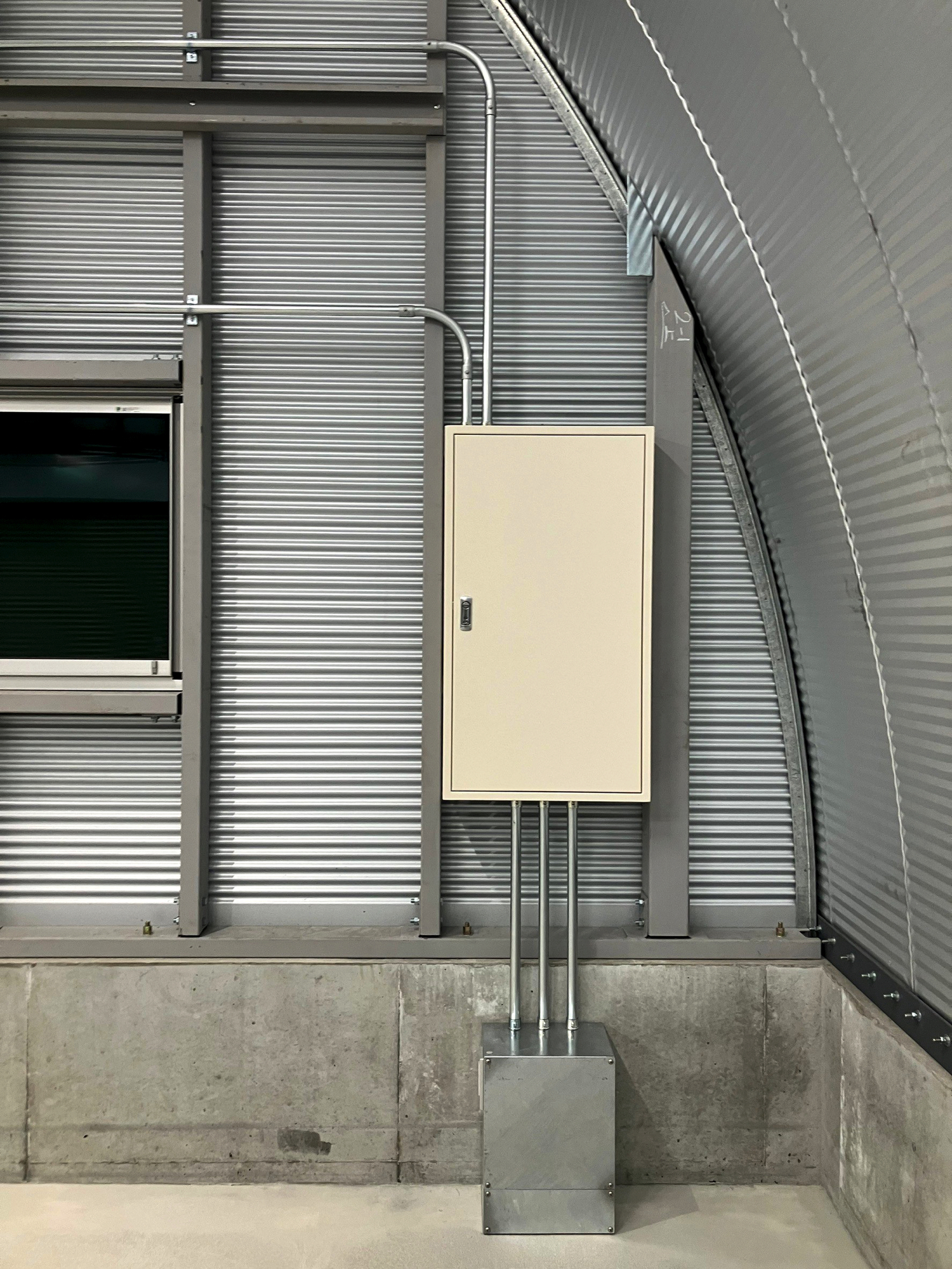 スチールアーチ無柱空間｜短工期・低コストでつくる倉庫 イメージ4