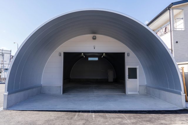 坪単価44万円のスチールアーチ倉庫｜大型庇付き・約125㎡の大空間 イメージ4