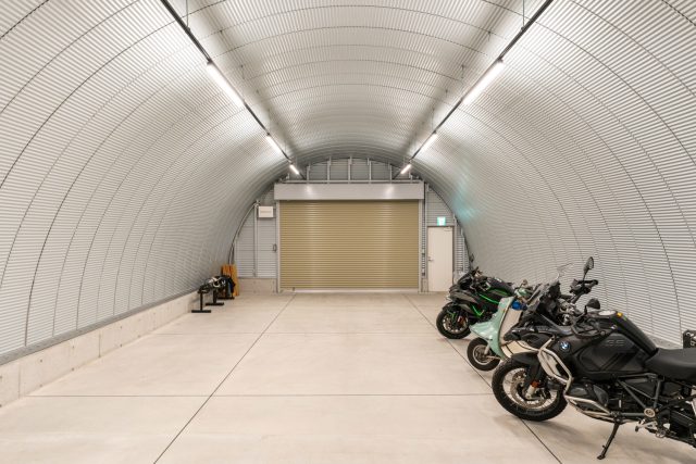 車・バイク保管に最適なスチールアーチガレージ｜無柱空間とデザイン性を両立 イメージ16