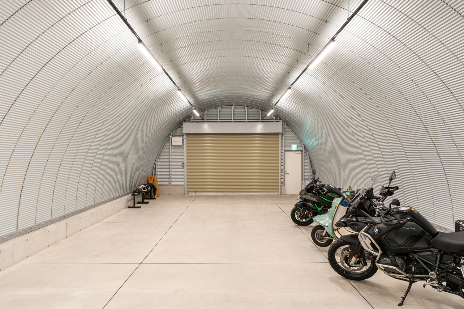車・バイク保管に最適なスチールアーチガレージ｜無柱空間とデザイン性を両立 イメージ16