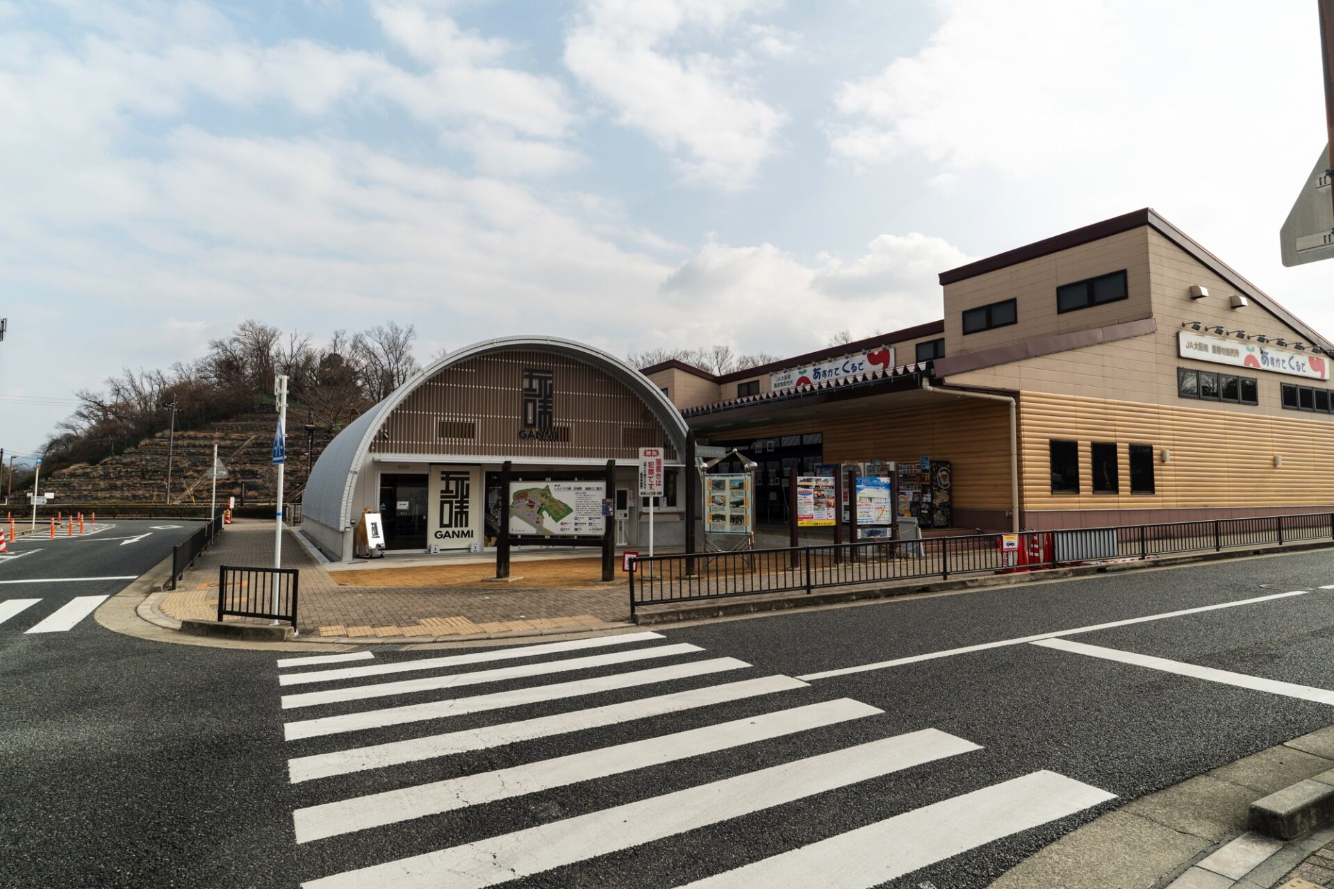 スチールアーチ精肉店｜アルミ格子を採用した和モダン店舗 イメージ18