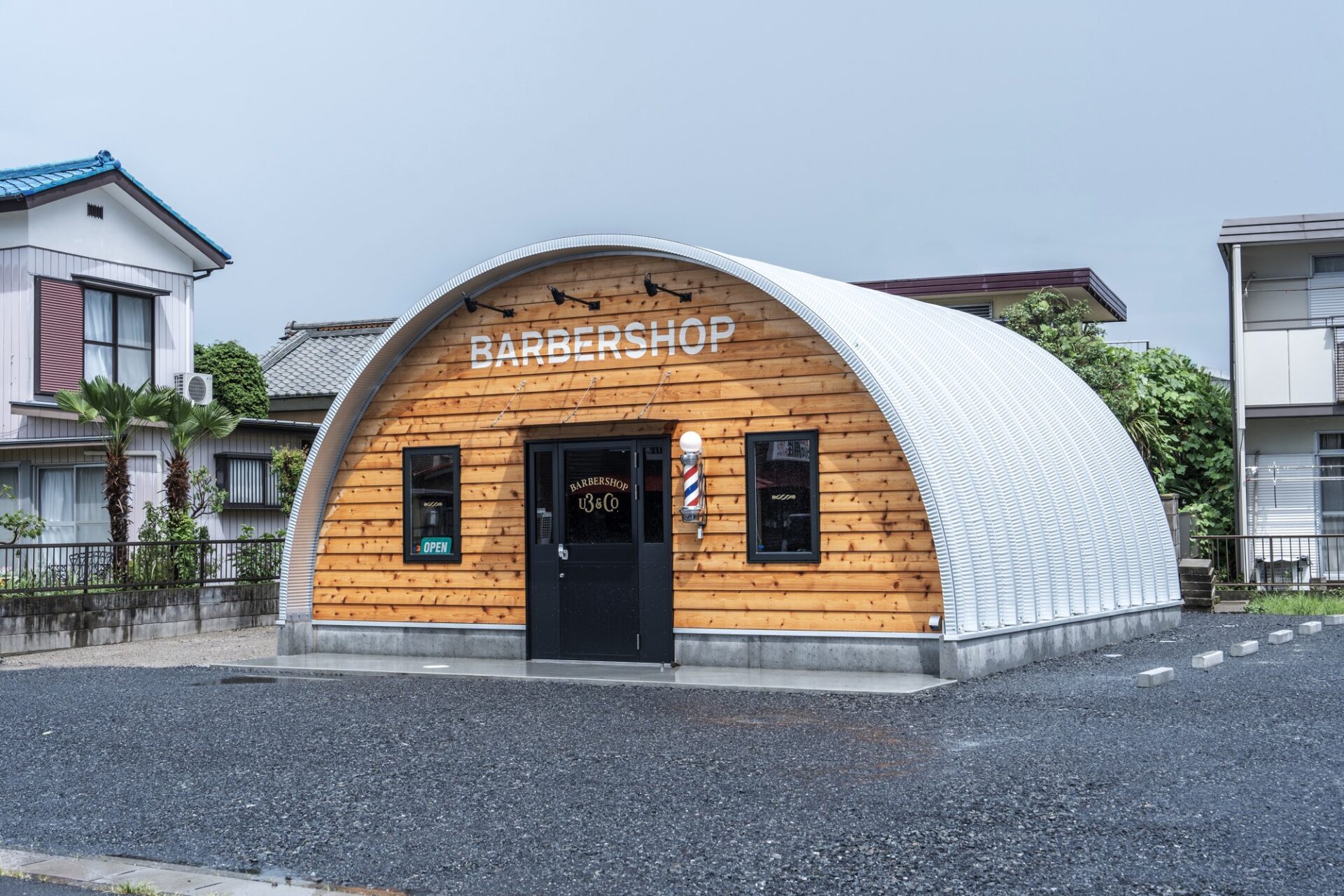 倉庫だけじゃないスチールアーチ｜木と鉄を融合した店舗 イメージ5