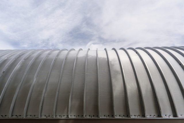スチールアーチ企業倉庫 外観｜倉庫・事務所・ガレージに対応する低コスト建築事例 イメージ18