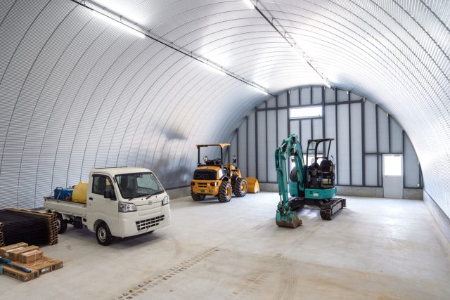重機・資材保管に最適なスチールアーチ倉庫｜大型車両も対応する大空間設計 イメージ21