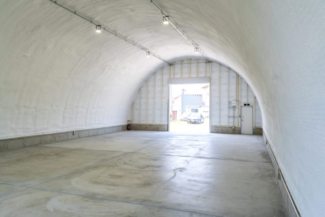 貸倉庫建築に最適なスチールアーチ｜柱のない60坪空間と高い断熱性能 イメージ4