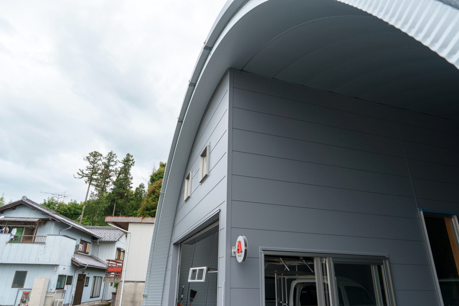 高断熱スチールアーチ倉庫｜無柱空間を倉庫・車庫に有効活用 イメージ