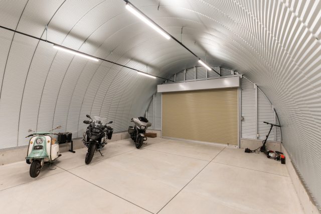 車・バイク保管に最適なスチールアーチガレージ｜無柱空間とデザイン性を両立 イメージ13