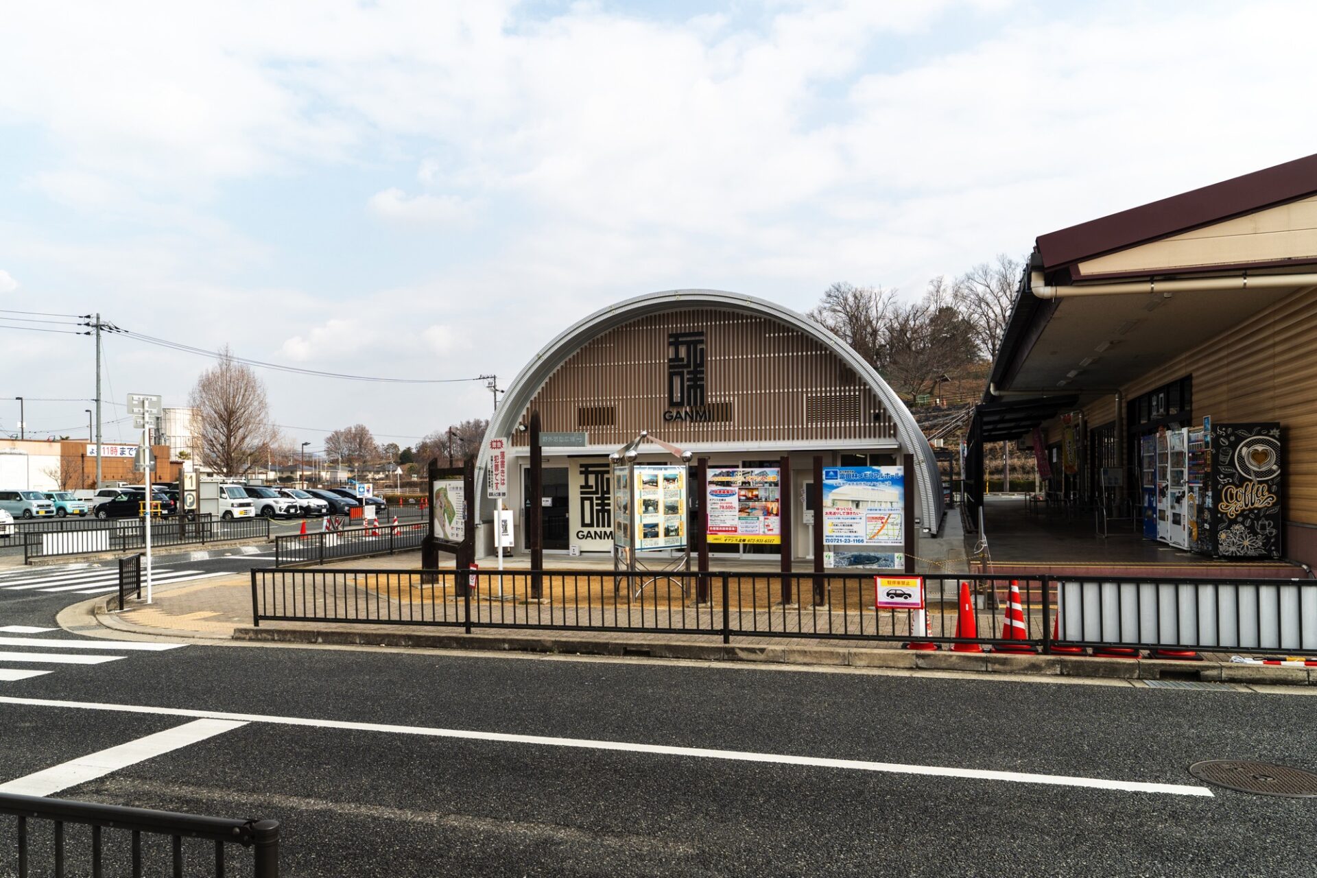 スチールアーチ精肉店｜アルミ格子を採用した和モダン店舗 イメージ19