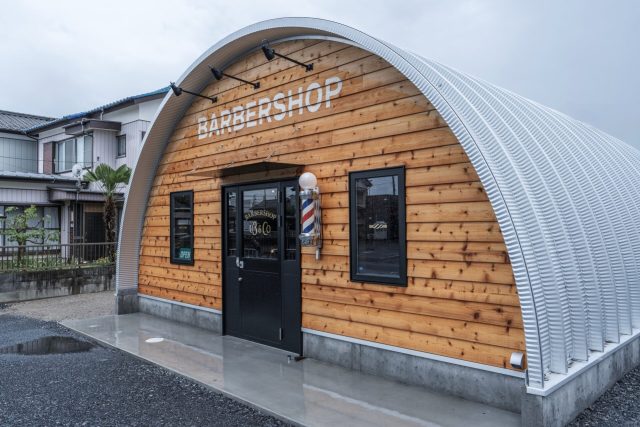 倉庫だけじゃないスチールアーチ｜木と鉄を融合した店舗 イメージ7