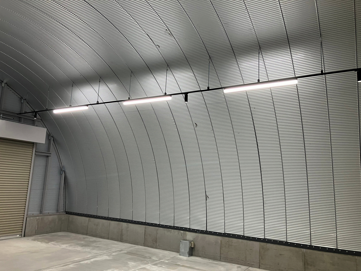 スチールアーチ無柱空間｜短工期・低コストでつくる倉庫 イメージ6