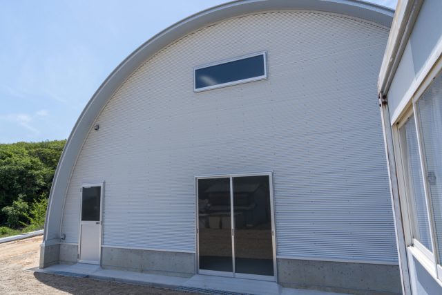 重機・資材保管に最適なスチールアーチ倉庫｜短工期・低コストの施工事例 イメージ14
