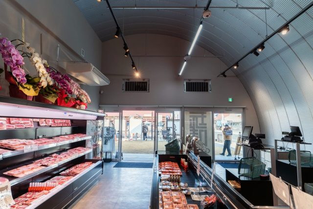高断熱スチールアーチ店舗｜インシュレーション工法を採用した精肉店 イメージ9