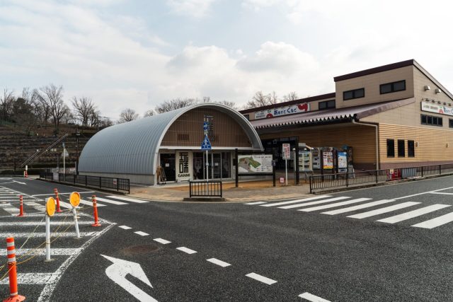スチールアーチ精肉店｜アルミ格子を採用した和モダン店舗 イメージ17