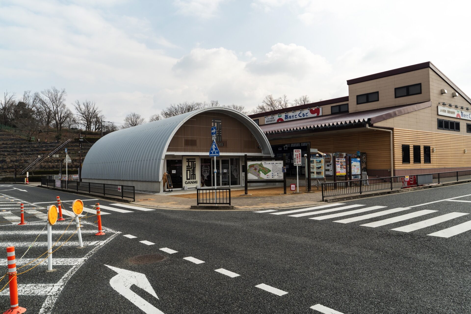 スチールアーチ精肉店｜アルミ格子を採用した和モダン店舗 イメージ17