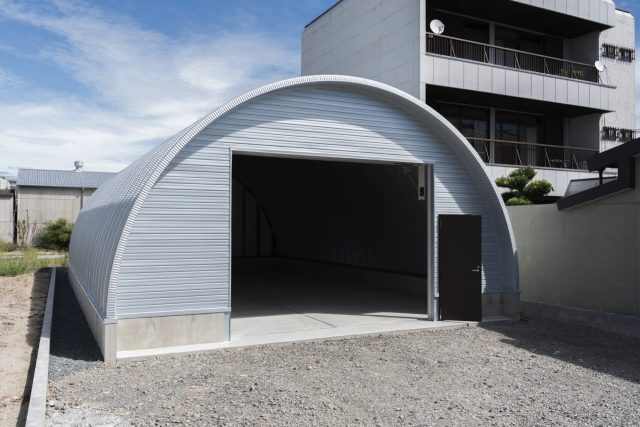 三重県津市のスチールアーチ倉庫｜約29.5坪・大型電動シャッター イメージ4