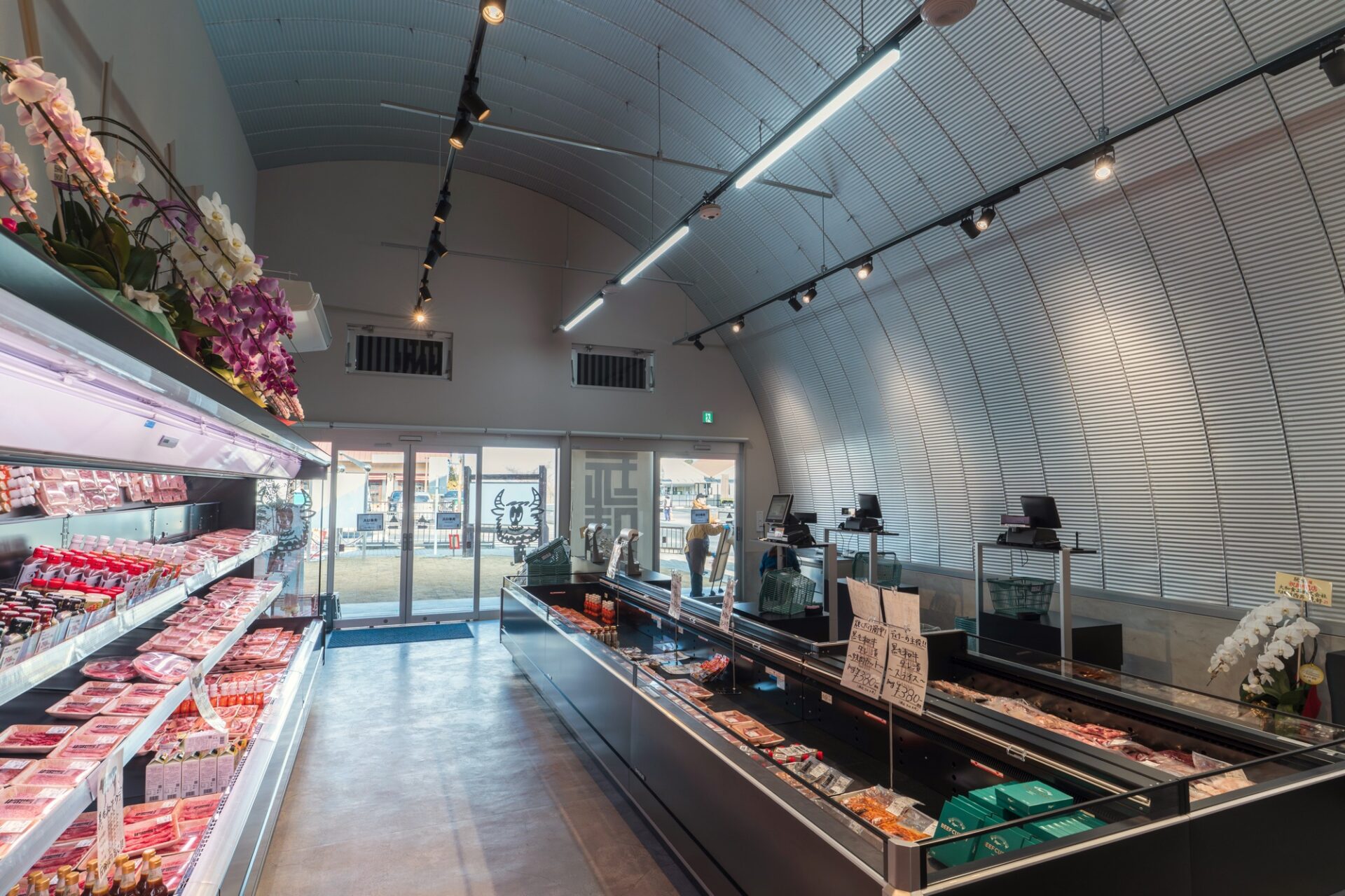 高断熱スチールアーチ店舗｜インシュレーション工法を採用した精肉店 イメージ10