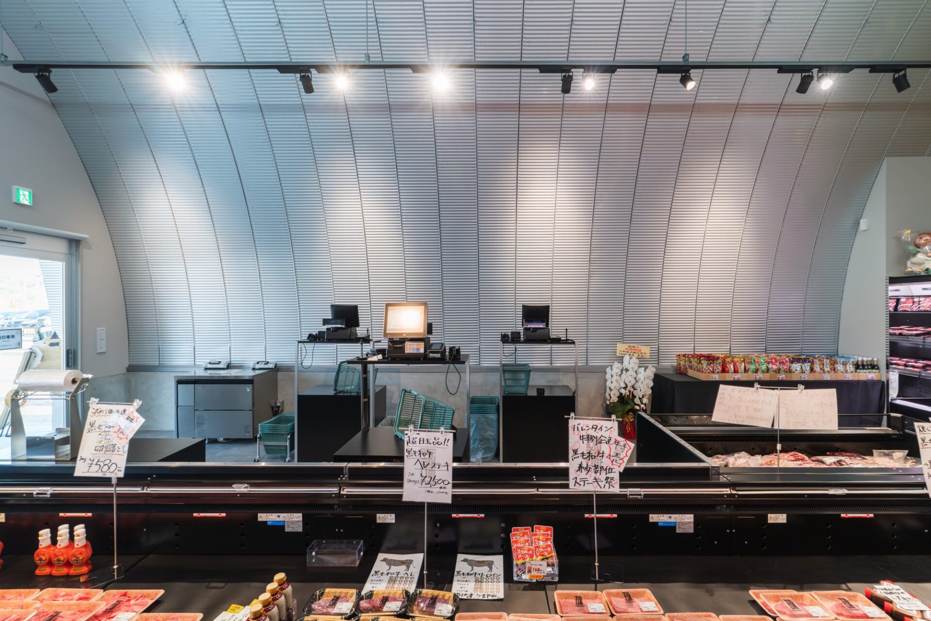 高断熱スチールアーチ店舗｜インシュレーション工法を採用した精肉店 イメージ14