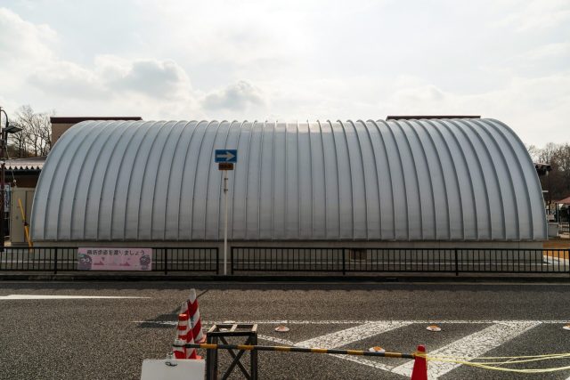 スチールアーチ精肉店｜アルミ格子を採用した和モダン店舗 イメージ7