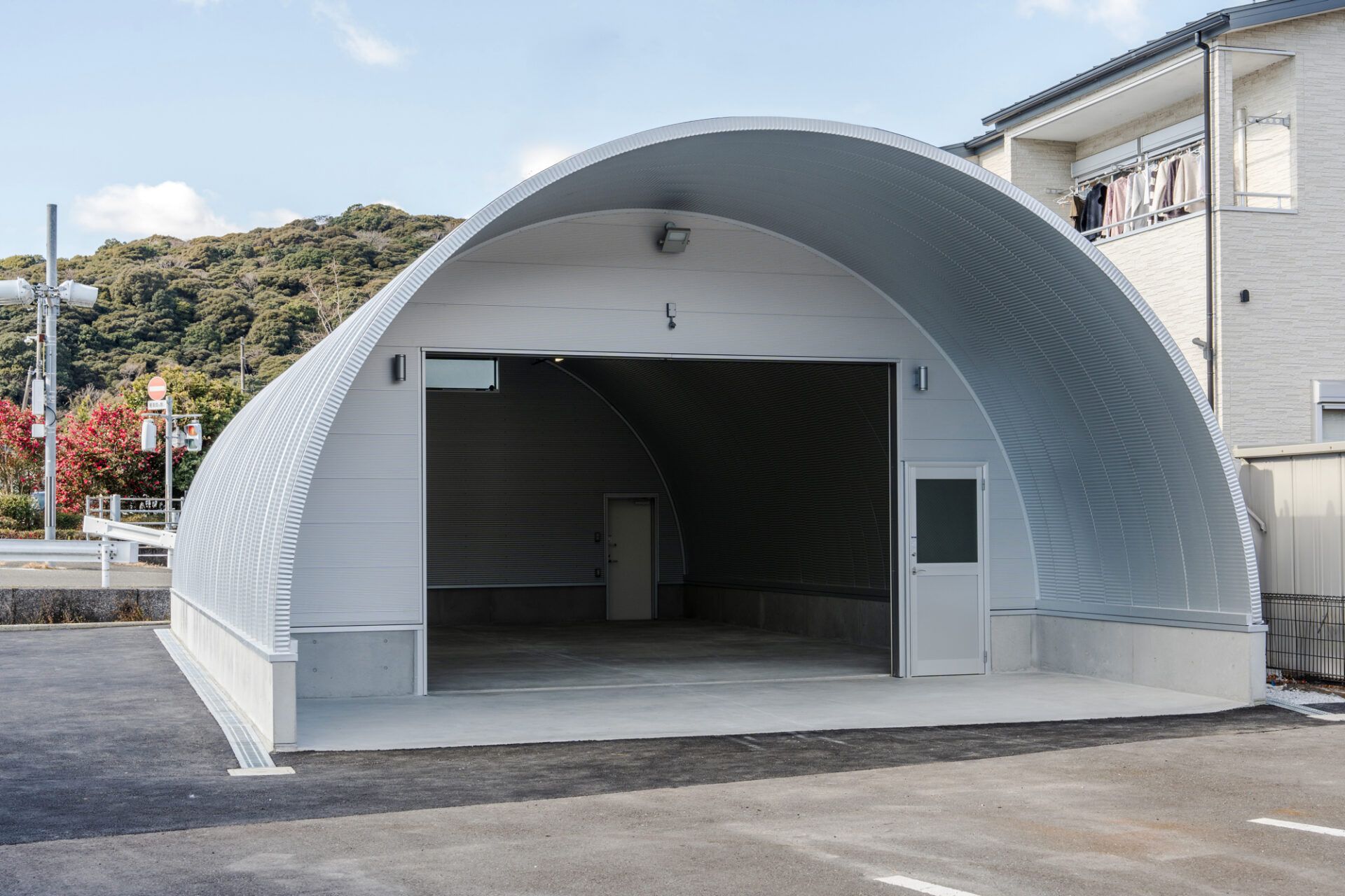 坪単価44万円のスチールアーチ倉庫｜大型庇付き・約125㎡の大空間 イメージ6