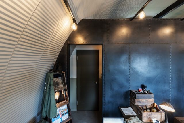スチールアーチ×バーバーショップ｜無柱空間を活かしたヴィンテージ店舗 イメージ18