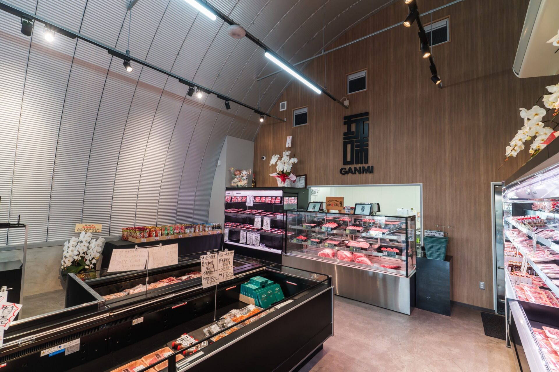 高断熱スチールアーチ店舗｜インシュレーション工法を採用した精肉店 イメージ6