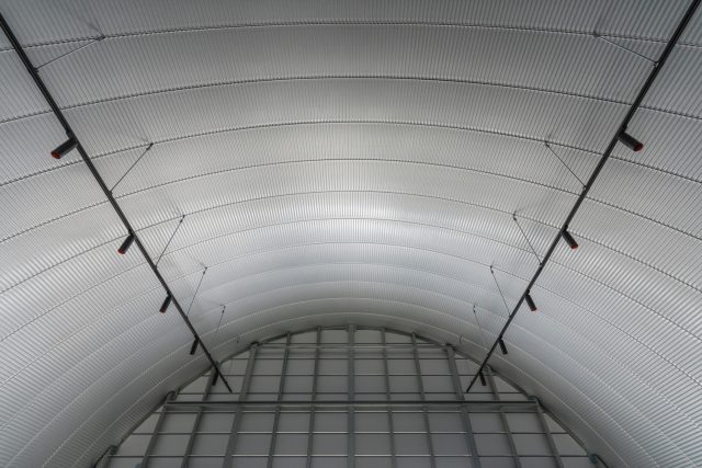 柱のないスチールアーチ倉庫｜ガレージ・整備工場にも対応する大空間 イメージ7