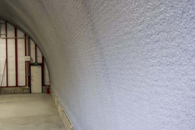 発泡ウレタン断熱のスチールアーチ倉庫｜2連棟の無柱大空間 イメージ9