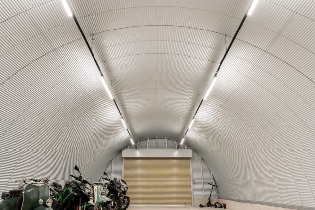 車・バイク保管に最適なスチールアーチガレージ｜無柱空間とデザイン性を両立 イメージ7