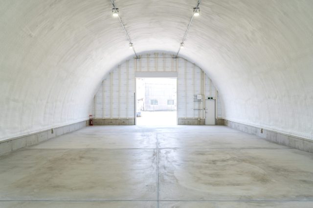 貸倉庫建築に最適なスチールアーチ｜柱のない60坪空間と高い断熱性能 イメージ2
