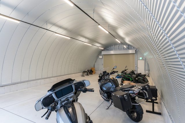 車・バイク保管に最適なスチールアーチガレージ｜無柱空間とデザイン性を両立 イメージ11