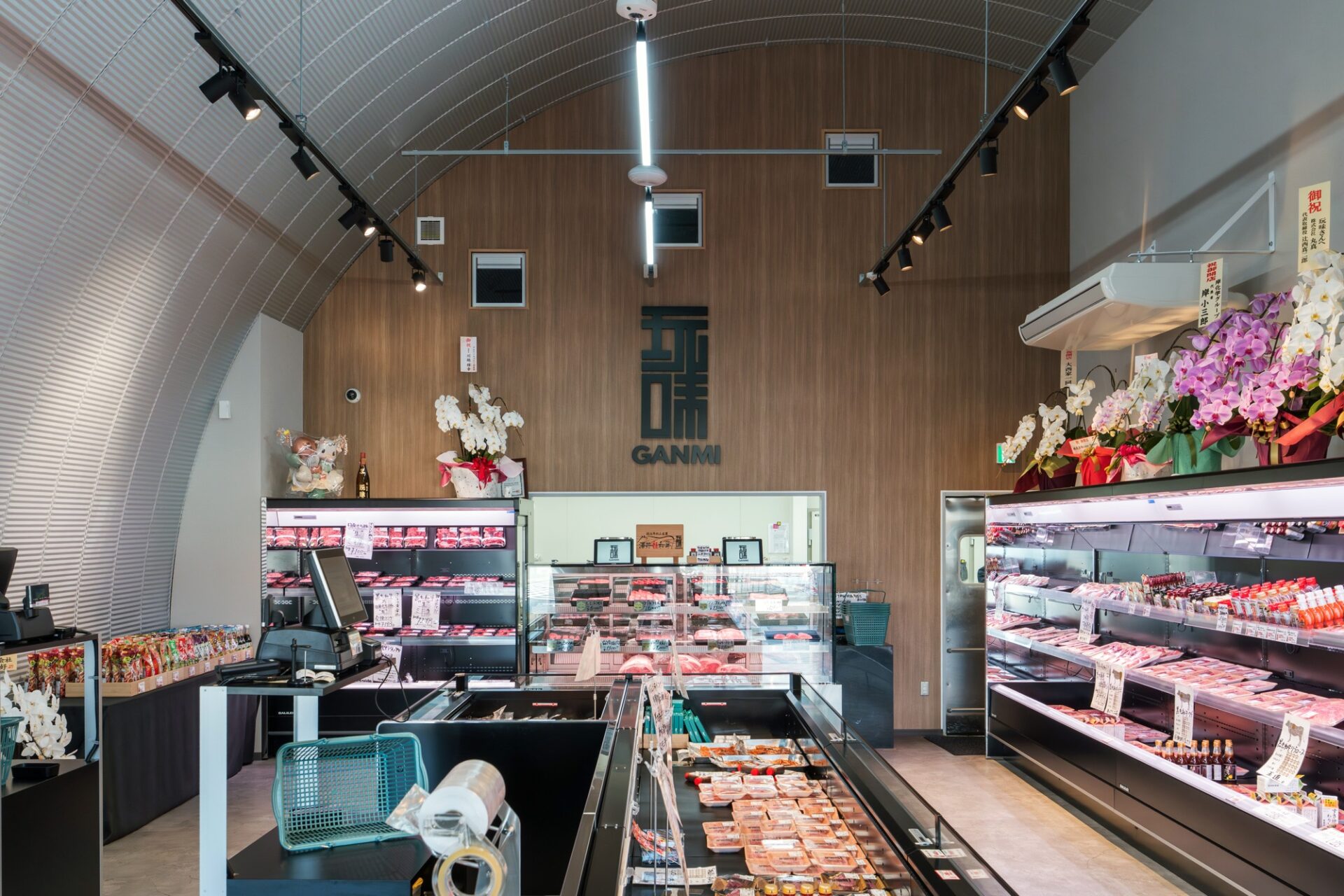 高断熱スチールアーチ店舗｜インシュレーション工法を採用した精肉店 イメージ3